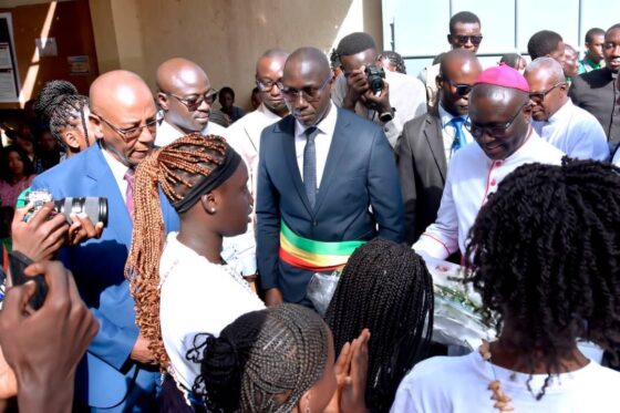 Le Maire Madiop Diop participe à la messe solennelle de Pâques à la paroisse Saint-Paul de Grand-Yoff